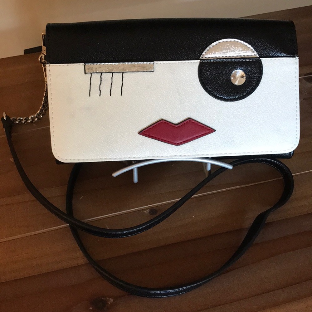 New nine west cross body clutch cute face purse